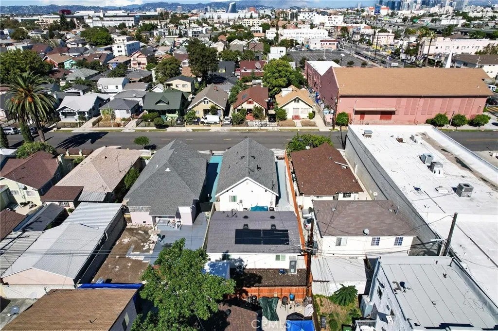 Photo of 530 W 43rd Street, Los Angeles, CA 90037 (MLS # SR26232615)