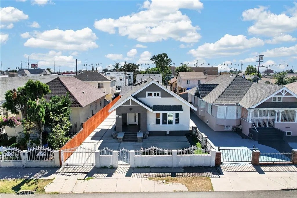 Photo of 530 W 43rd Street, Los Angeles, CA 90037 (MLS # SR26232615)