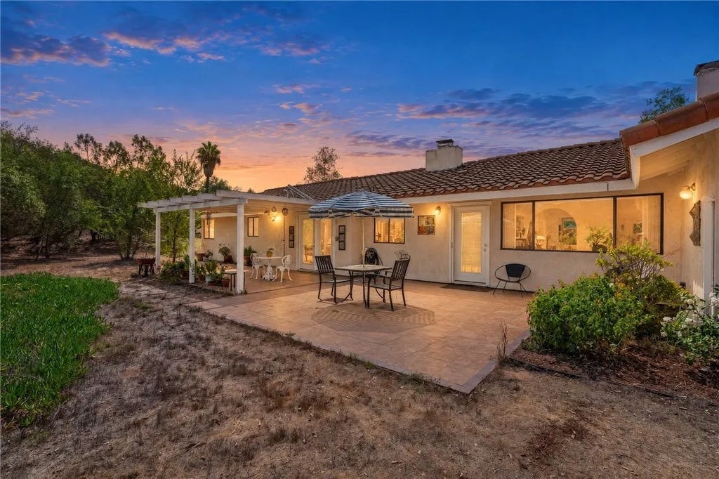 Photo of 1732 E Mission Road, Fallbrook, CA 92028 (MLS # SW26196904)