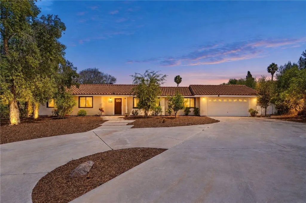 Photo of 1732 E Mission Road, Fallbrook, CA 92028 (MLS # SW26196904)