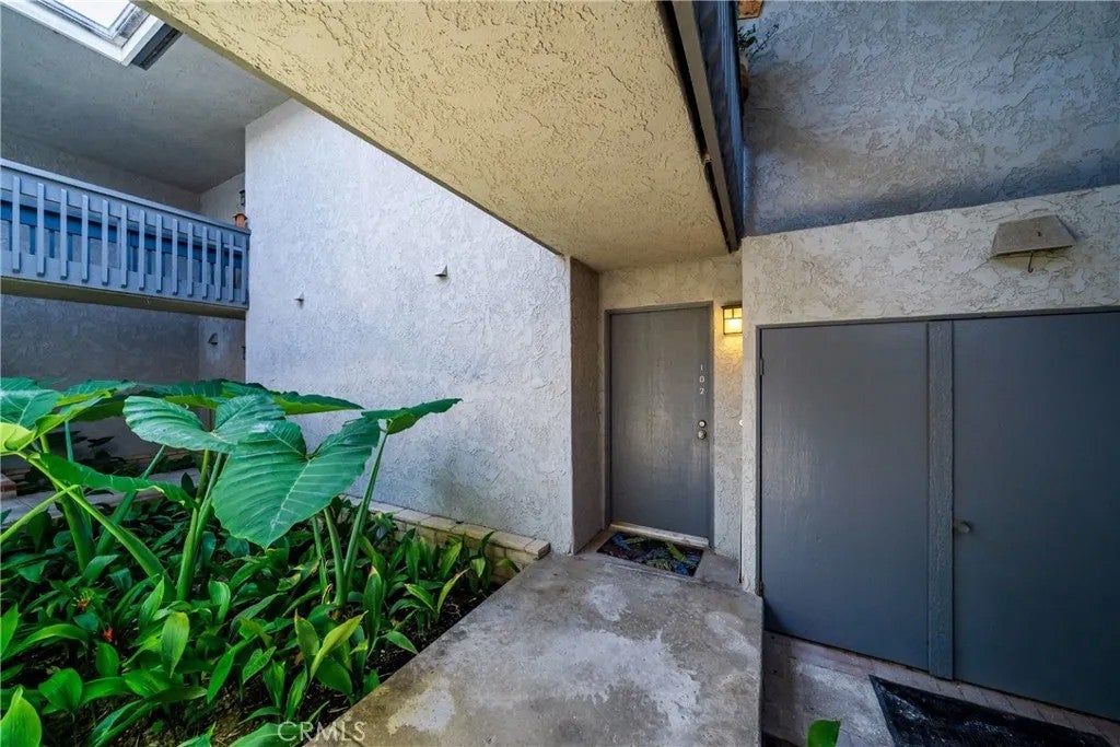 16932 Pacific Coast Highway 102