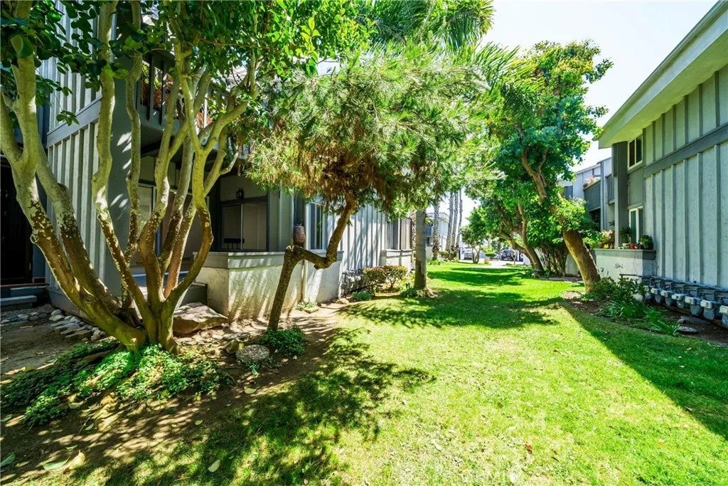 16932 Pacific Coast Highway 102