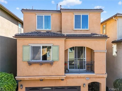 Photo of 11928 Manzanilla Ln, Los Angeles, CA 90047 (MLS # SR26036695)