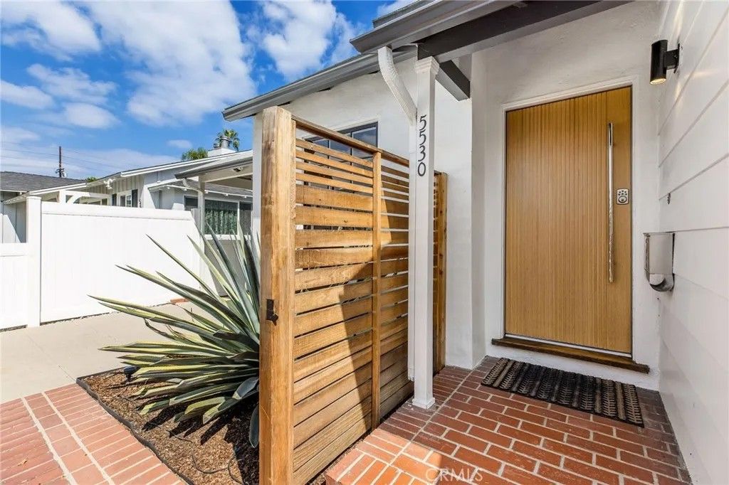 Photo of 5530 Carpenter, Valley Village, CA 91607 (MLS # SR25251981)