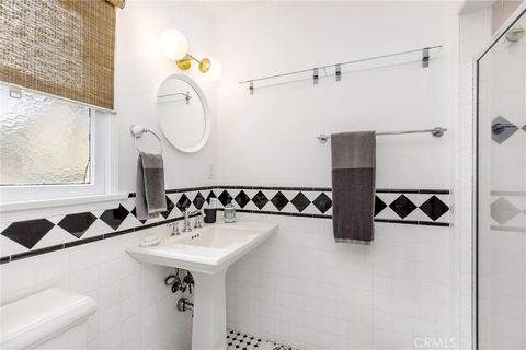 Tiny photo for 5530 Carpenter, Valley Village, CA 91607 (MLS # SR25251981)