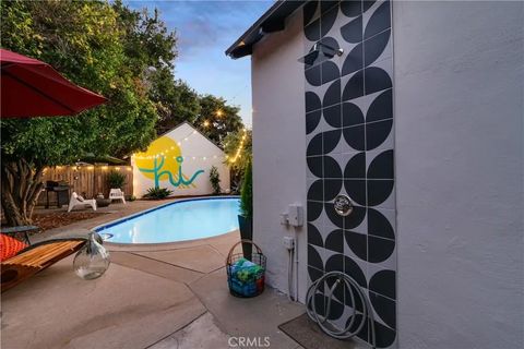 Tiny photo for 5530 Carpenter, Valley Village, CA 91607 (MLS # SR25251981)