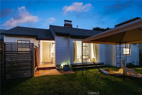 Tiny photo for 5530 Carpenter, Valley Village, CA 91607 (MLS # SR25251981)