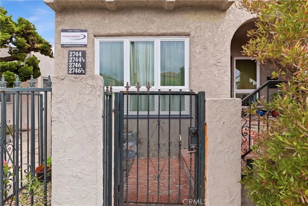 2744 S Redondo Boulevard