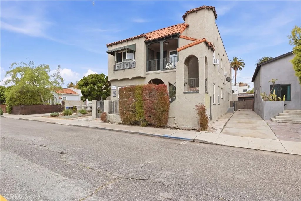 2744 S Redondo Boulevard