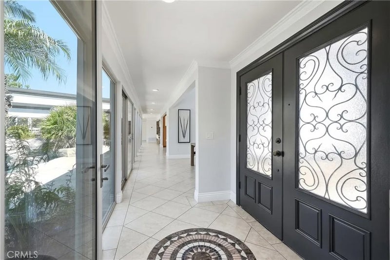 5565 Mountain View Place