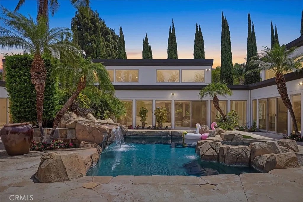 5565 Mountain View Place