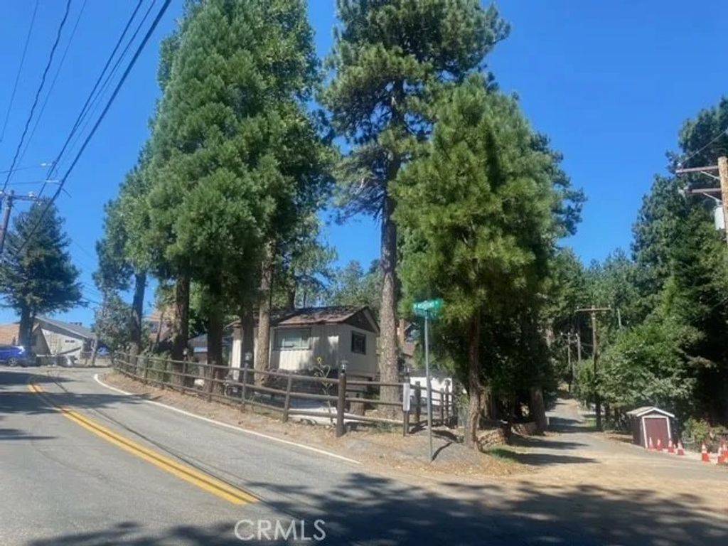 Photo of 1055 Playground Dr, Crestline, CA 92325 (MLS # IV26019802)