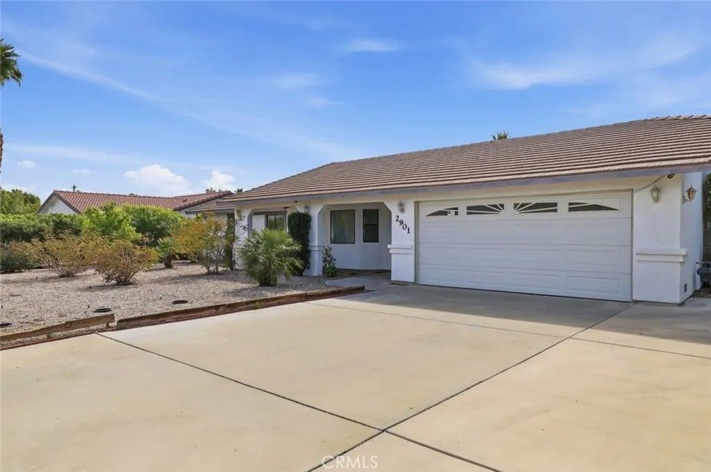 Photo of 2901 E Via Escuela, Palm Springs, CA 92262 (MLS # GD26041962)
