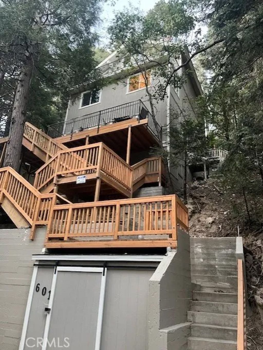 Photo of 601 Sunderland Court, Lake Arrowhead, CA 92352 (MLS # OC25276523)