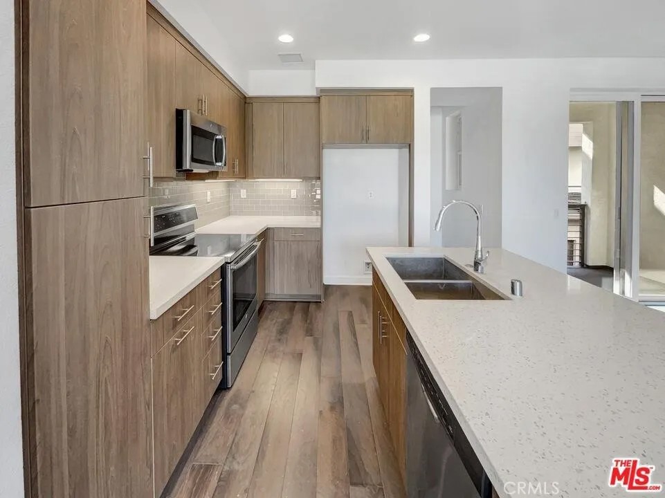1014 Roble Place