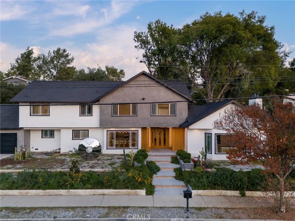 Photo of 9742 Farralone, Chatsworth, CA 91311 (MLS # BB25270285)