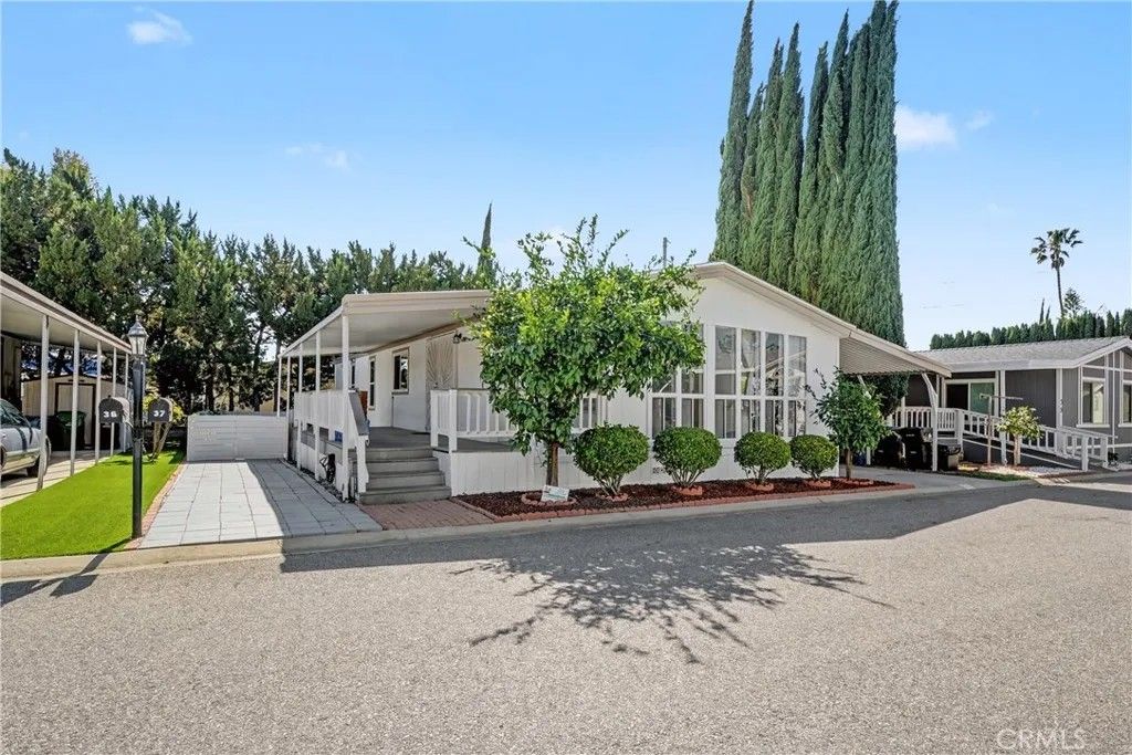 Photo of 15831 Olden St #37, Sylmar, CA 91342 (MLS # SR26047695)