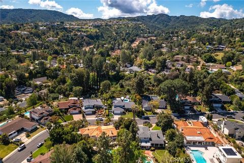 Tiny photo for 4420 Conchita Way, Tarzana, CA 91356 (MLS # SR25271857)