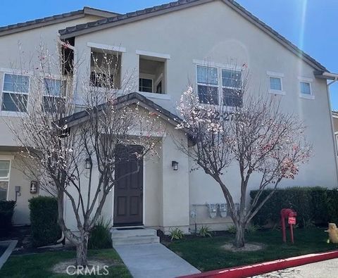 Photo of 27262 Riverview Ln, Valencia, CA 91354 (MLS # SR26055980)