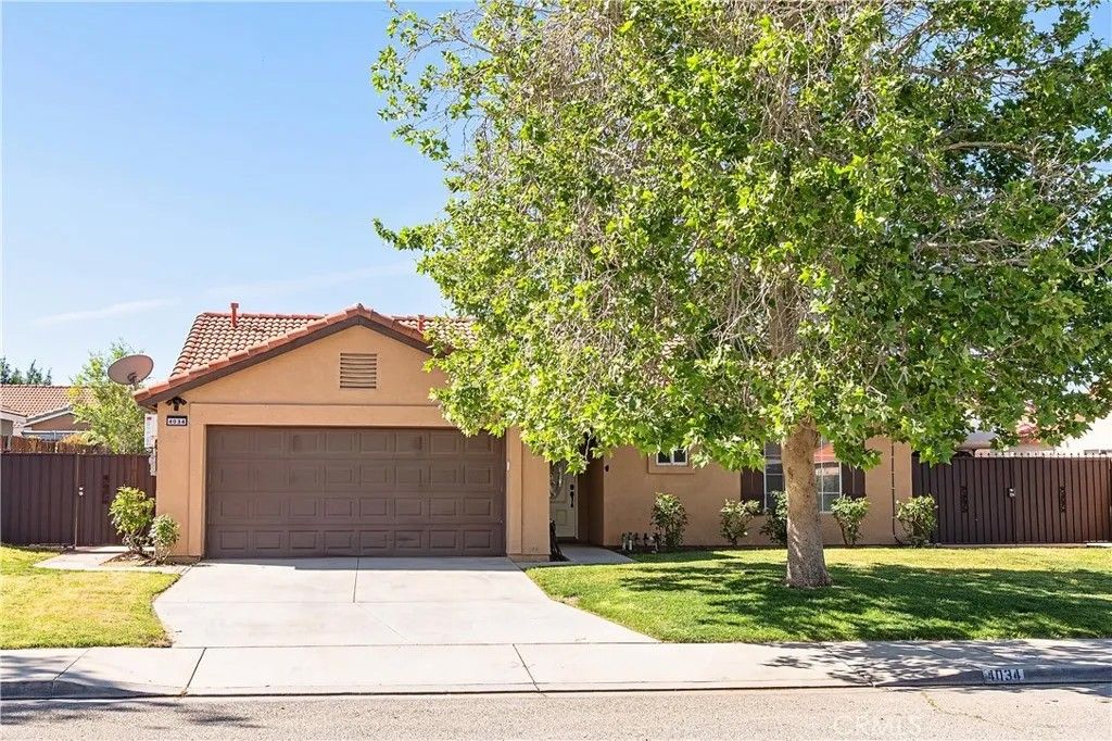 Photo of 4034 E Avenue R6, Palmdale, CA 93552 (MLS # SR26076102)