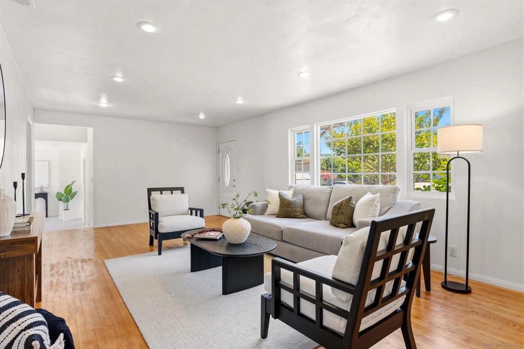 Photo of 211 N. Orleans AVE, Escondido, CA 92027 (MLS # 260016977)