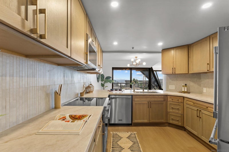 230 W Laurel St 502