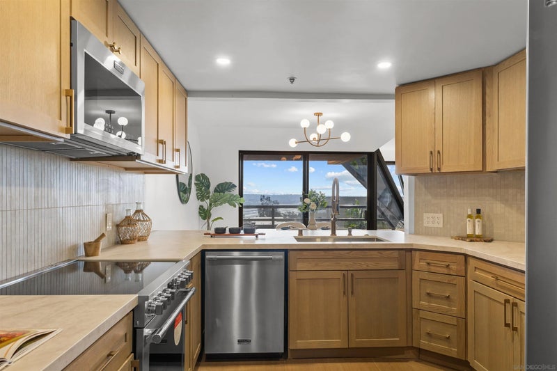230 W Laurel St 502