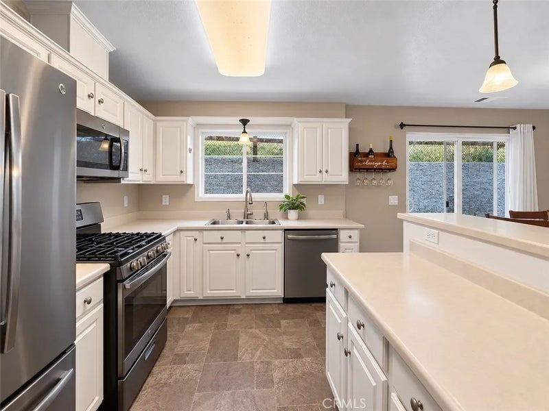 2175 Avenida Manzana