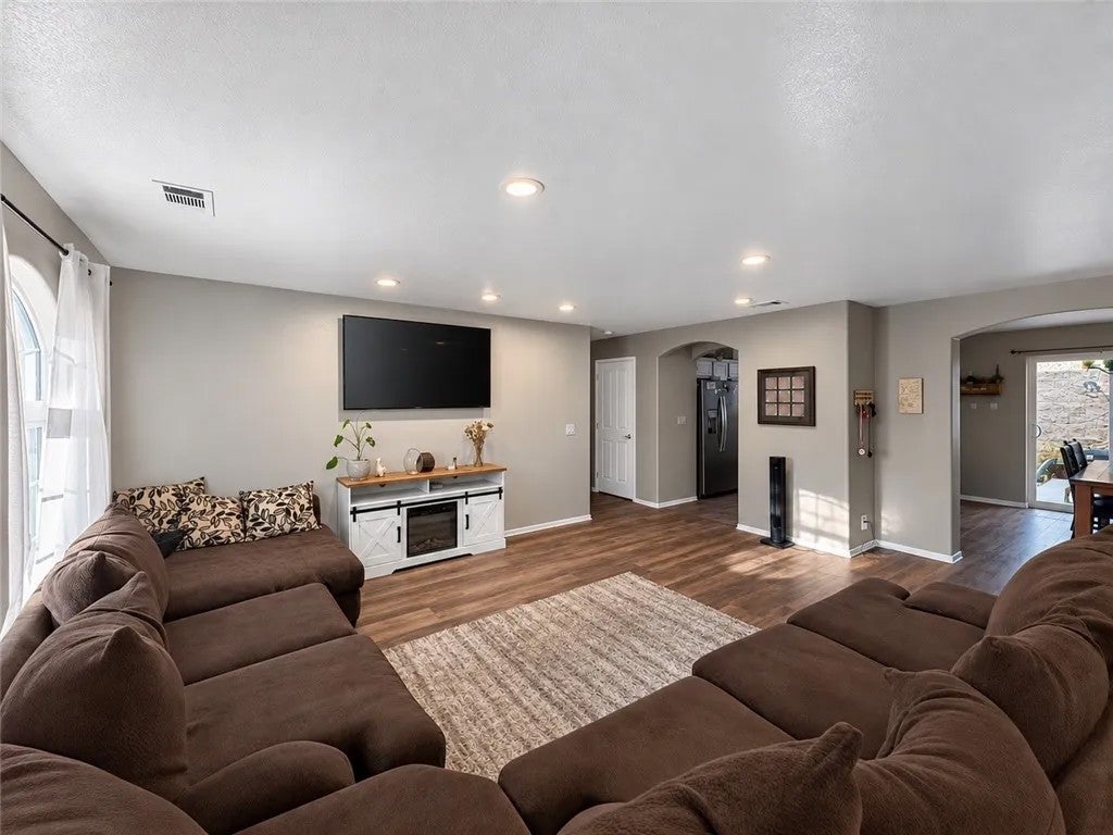 2175 Avenida Manzana