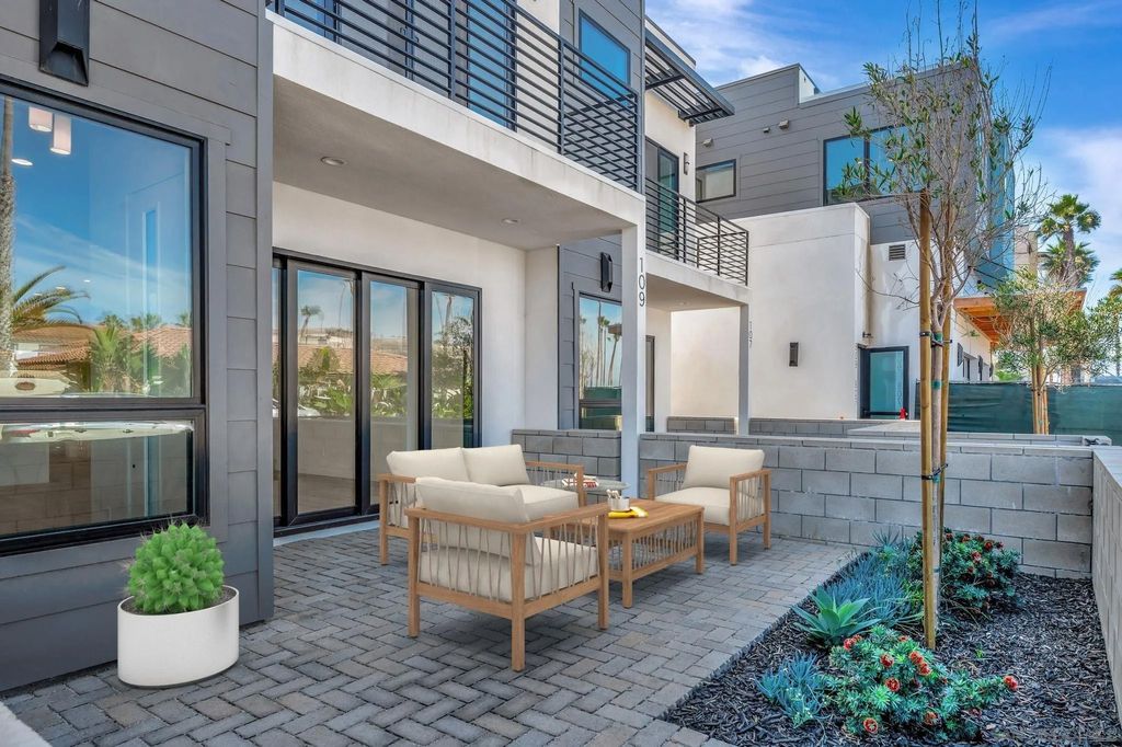 Photo of 109 Daisy Ave, Imperial Beach, CA 91932 (MLS # 2600816)