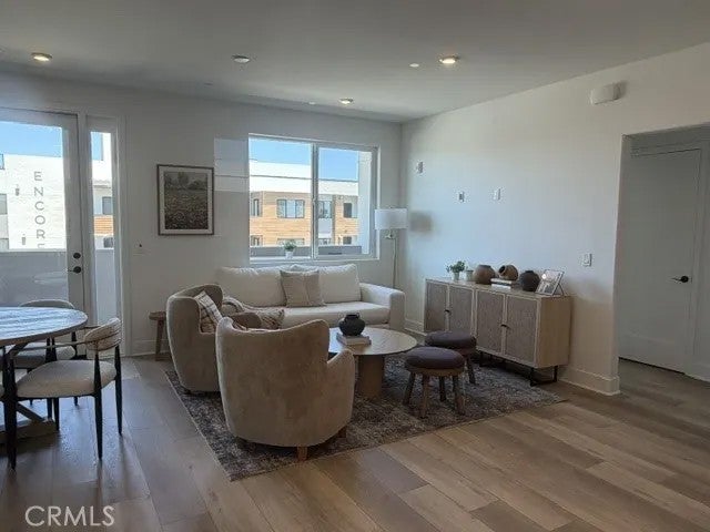 402 W Grand Avenue 407
