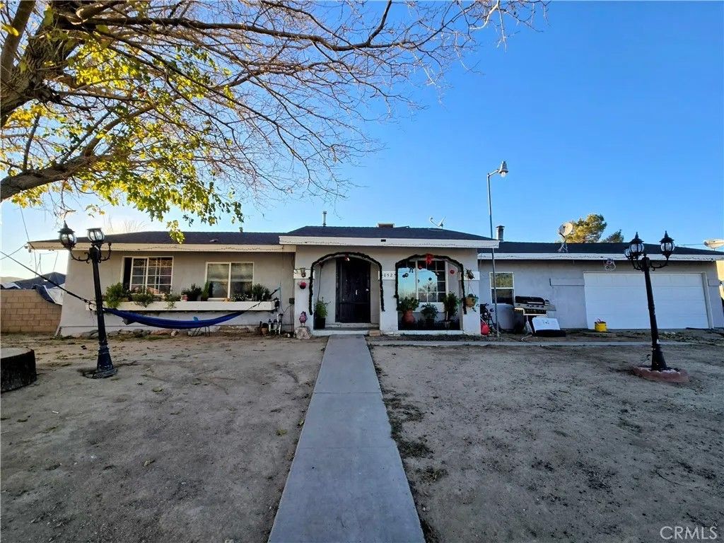 Photo of 40525 166th St, Lancaster, CA 93535 (MLS # SR26010910)