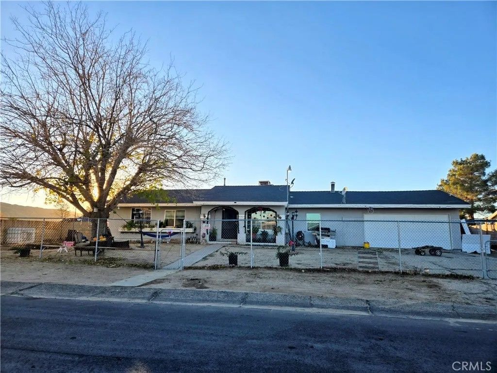 Photo of 40525 166th St, Lancaster, CA 93535 (MLS # SR26010910)