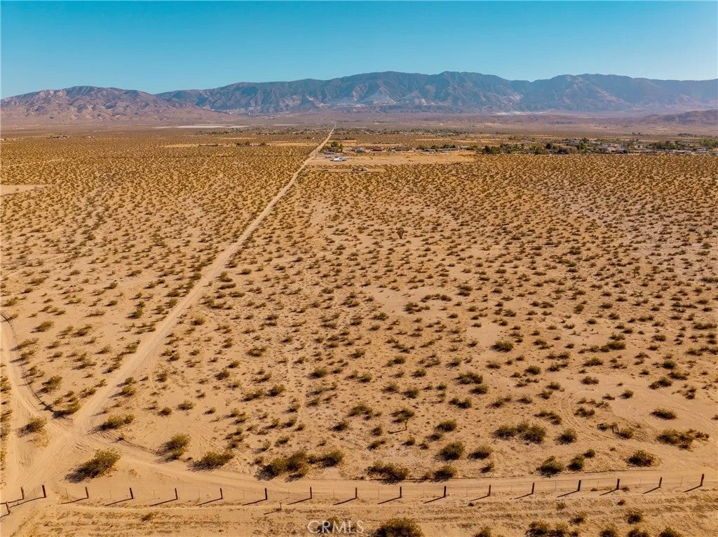Photo of 2 Fairlane Rd, Lucerne Valley, CA 92356 (MLS # SW26204131)