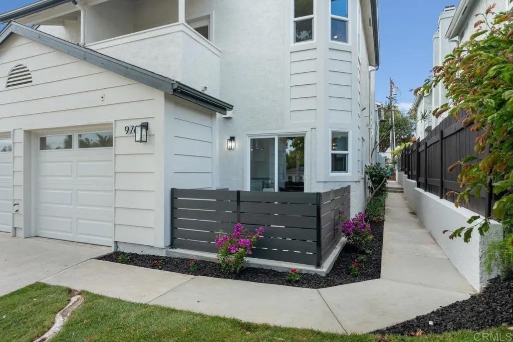 976 Sapphire Street