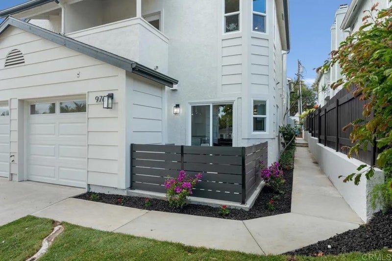 976 Sapphire Street