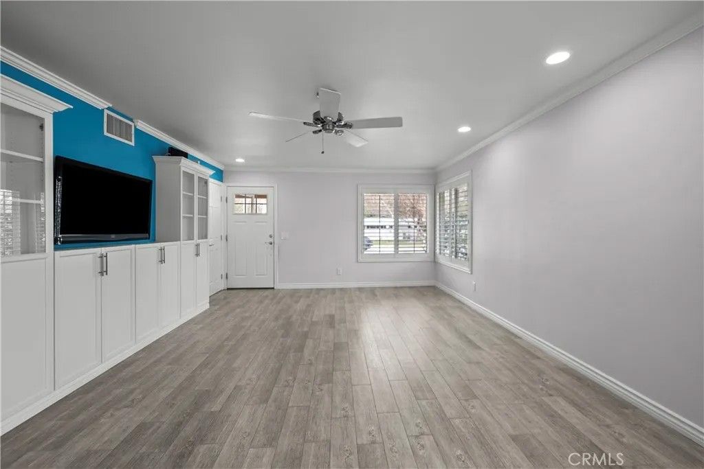 Photo of 19366 Avenue Of The Oaks, Newhall, CA 91321 (MLS # SR26026350)