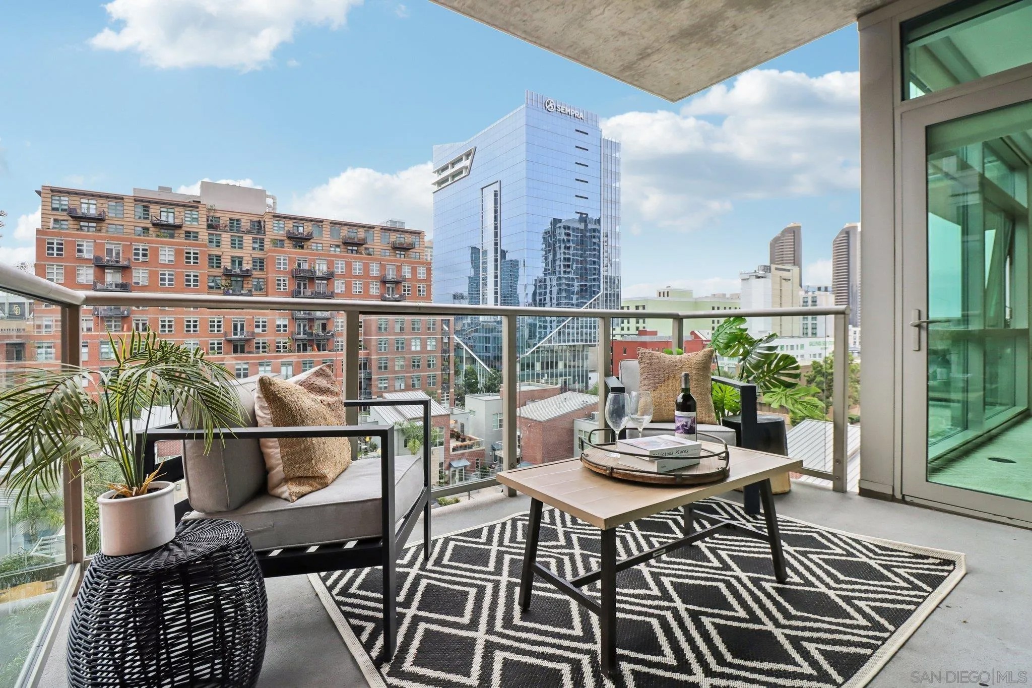 800 The Mark Lane 607