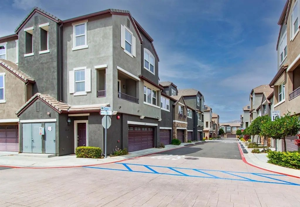 1819 Clare Ln