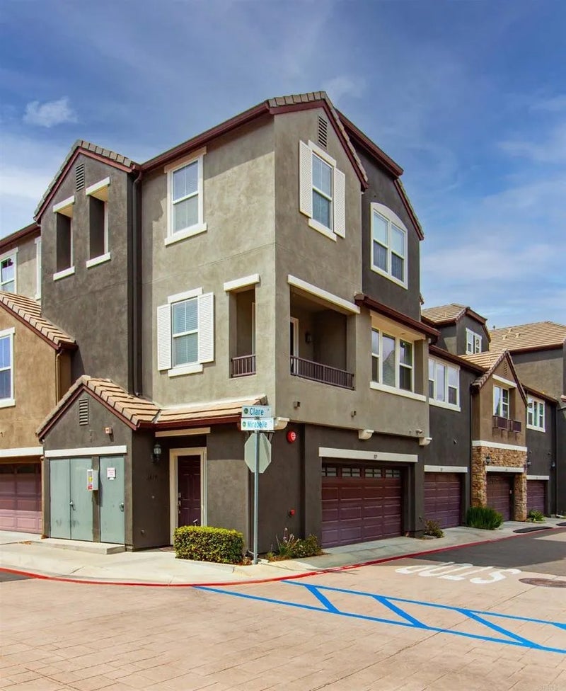 1819 Clare Ln