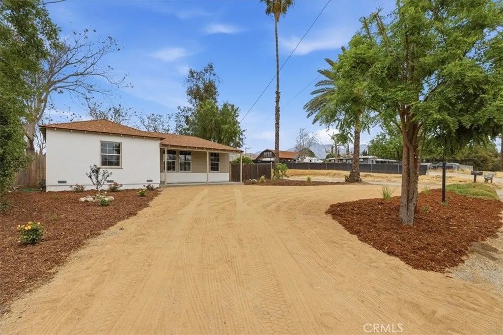 Photo of 32568 Kentucky Street, Yucaipa, CA 92399 (MLS # IV26067967)