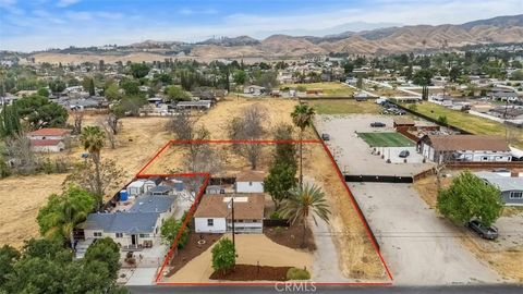 Photo of 32568 Kentucky Street, Yucaipa, CA 92399 (MLS # IV26067967)