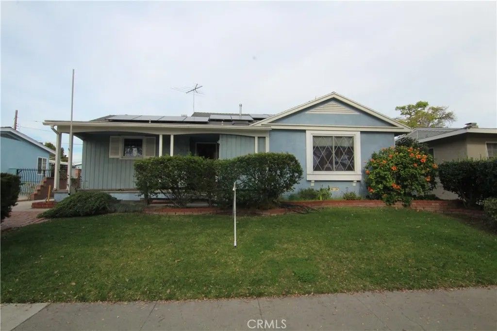 Photo of 2518 Vuelta Grande Ave, Long Beach, CA 90815 (MLS # PW26028988)