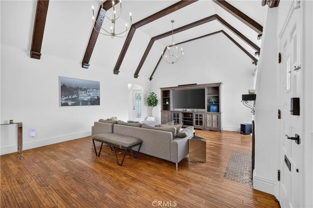 515 N Crescent Heights