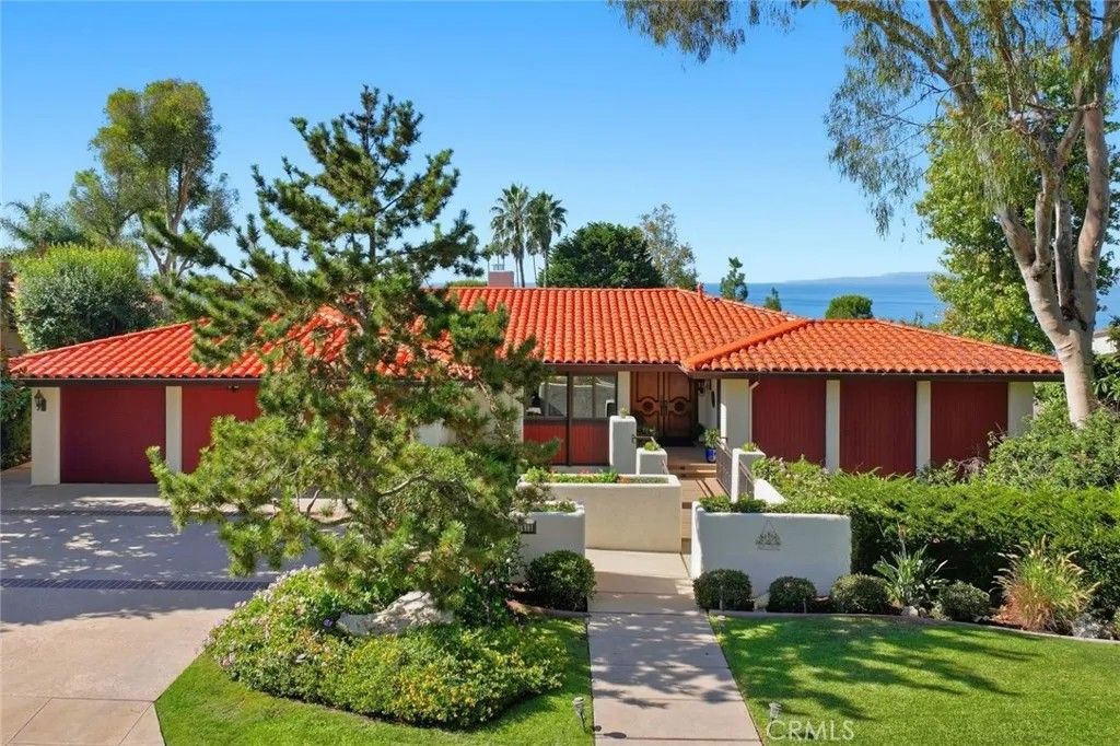 Photo of 1413 Via Coronel, Palos Verdes Estates, CA 90274 (MLS # PV26005688)