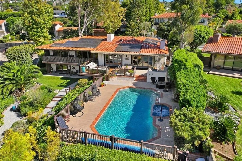 Photo of 1413 Via Coronel, Palos Verdes Estates, CA 90274 (MLS # PV26005688)