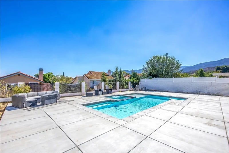 2411 Peacock Lane