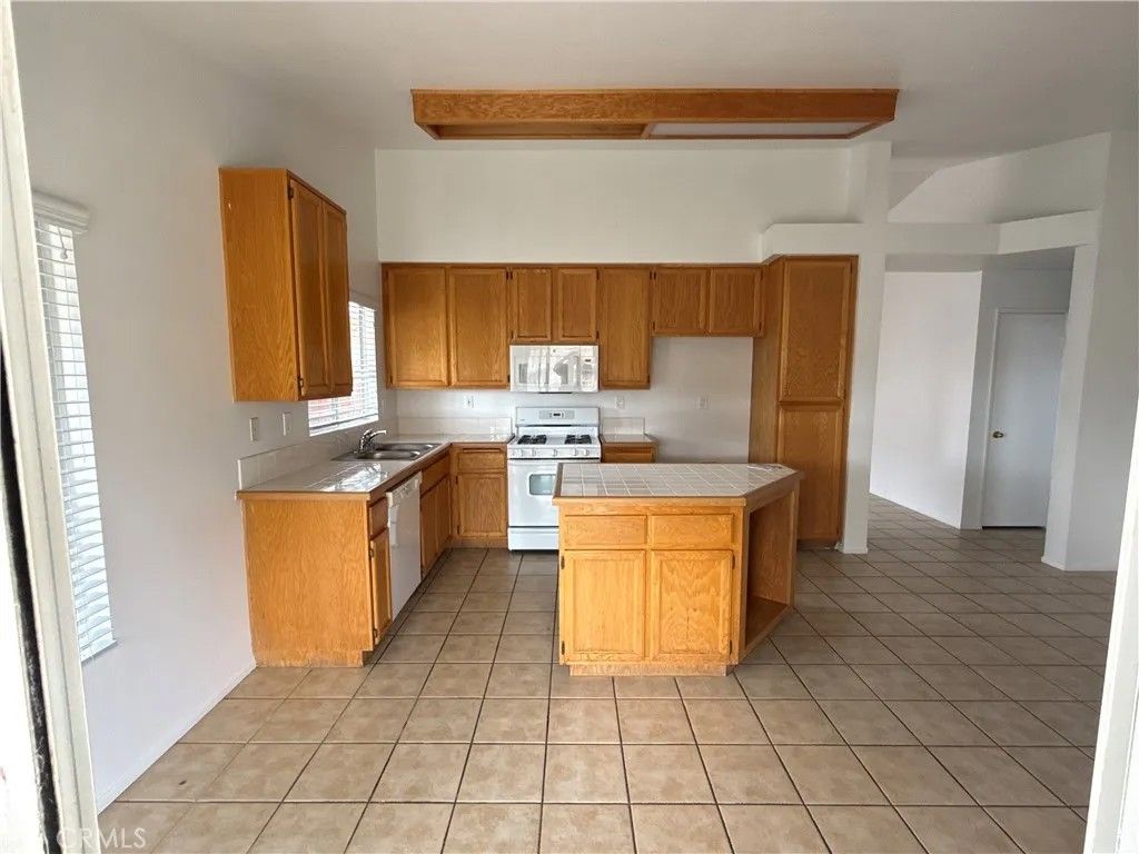Photo of 3529 N Live Oak AVE, Rialto, CA 92377 (MLS # IV26093112)