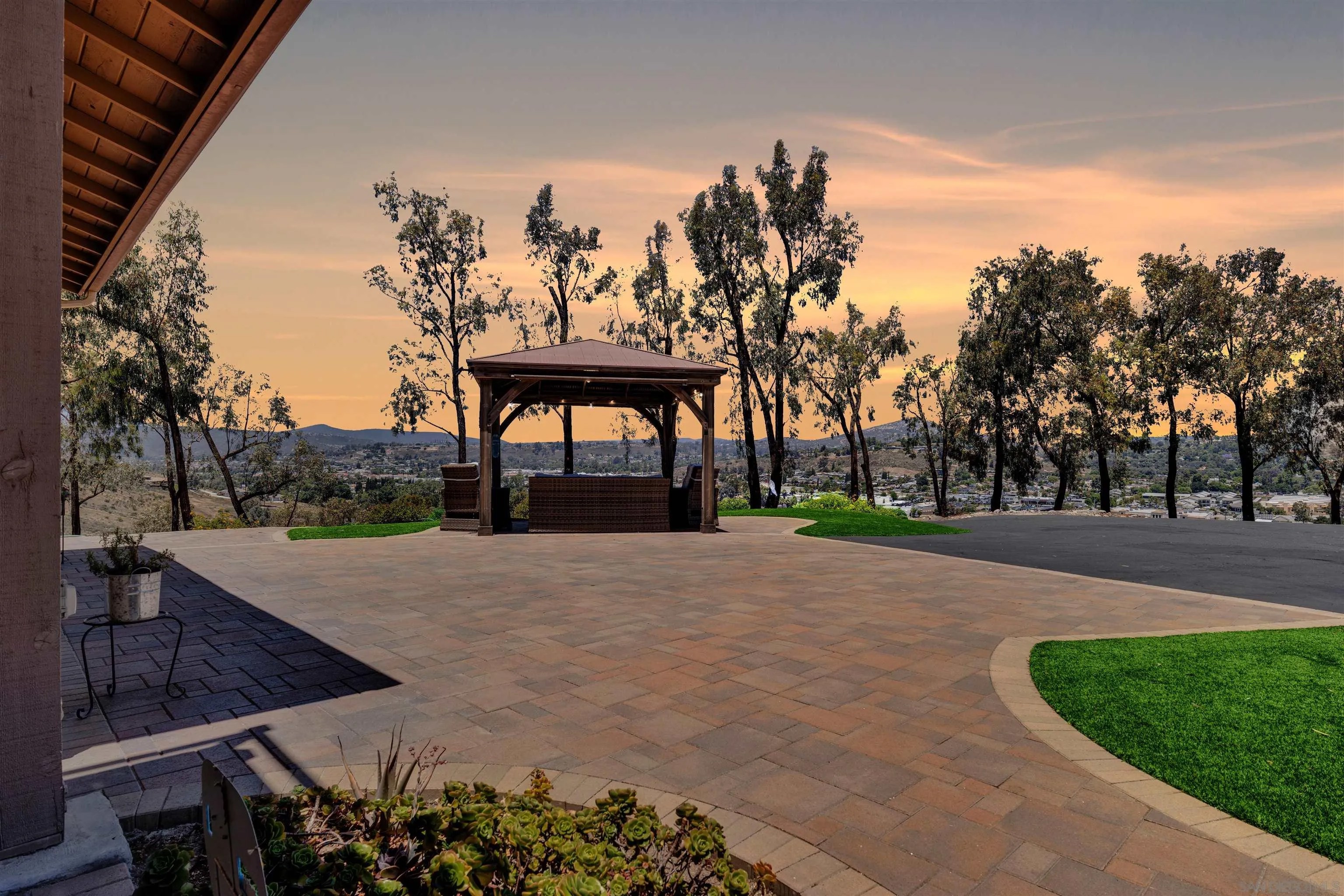 12845 Golden Way