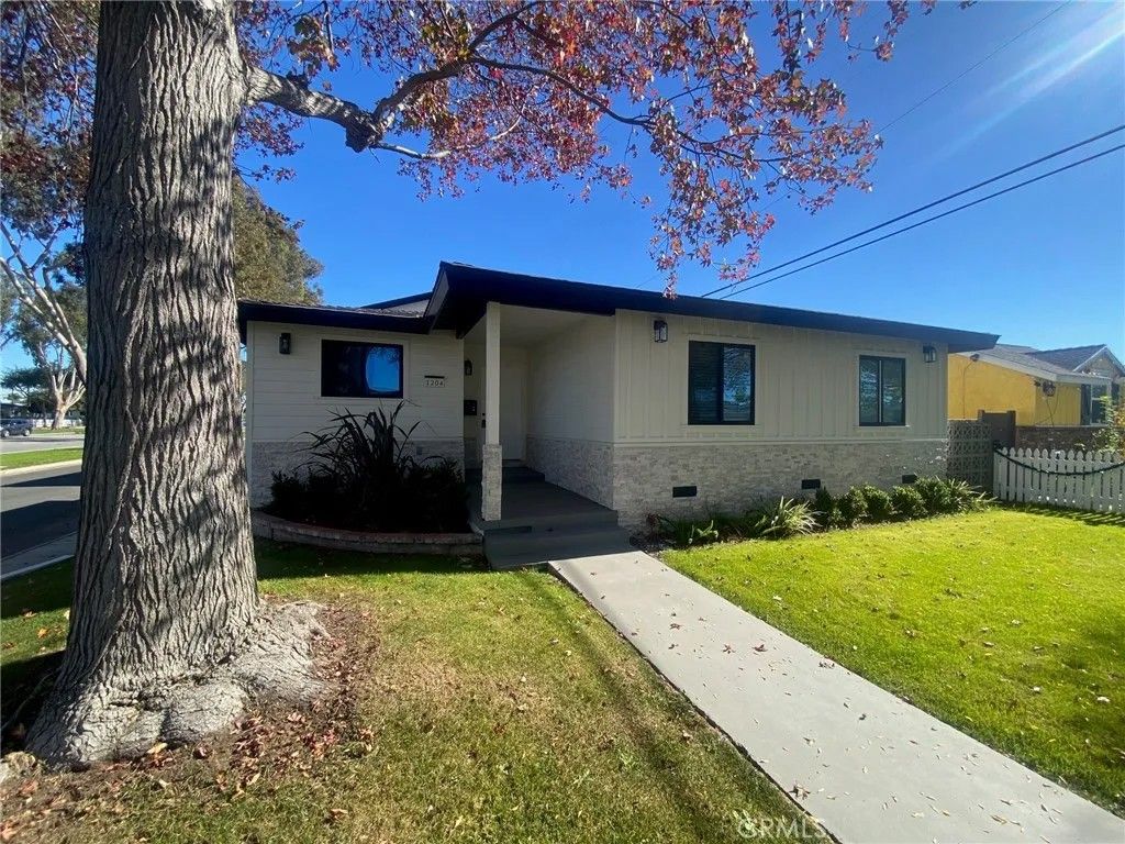 Photo of 1204 Kornblum Ave, Torrance, CA 90503 (MLS # SB25274132)